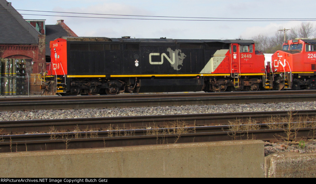 CN 2449